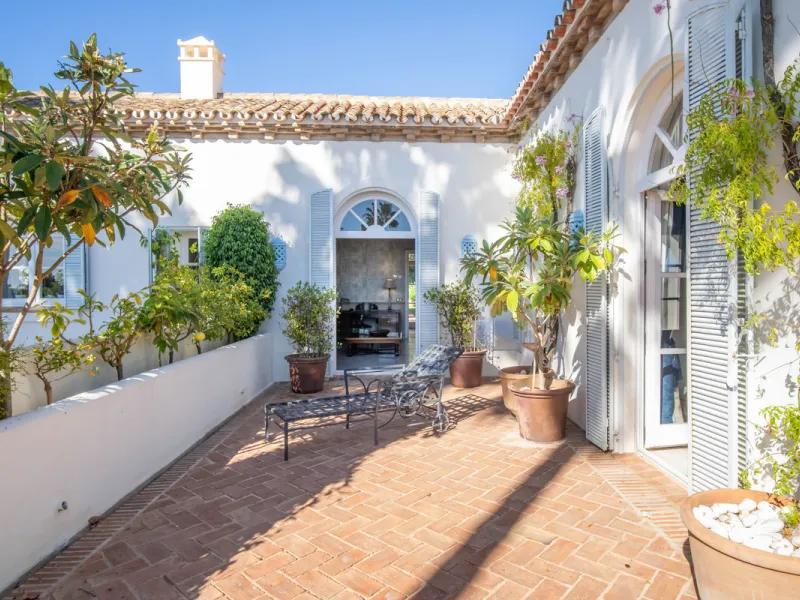 Mediterrane Villa mit außergewöhnlicher Privatsphäre in Altos Reales, Marbella