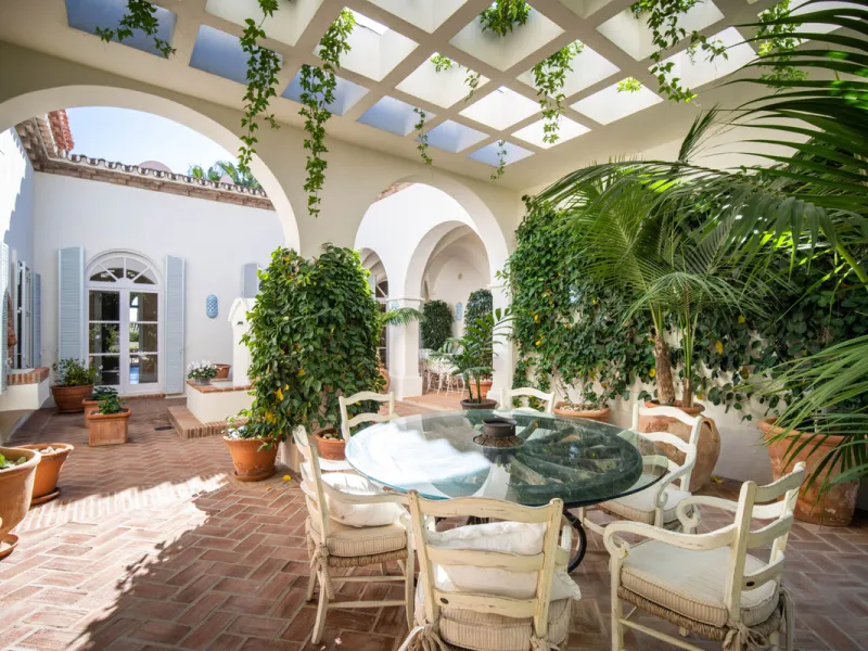 Mediterrane Villa mit außergewöhnlicher Privatsphäre in Altos Reales, Marbella