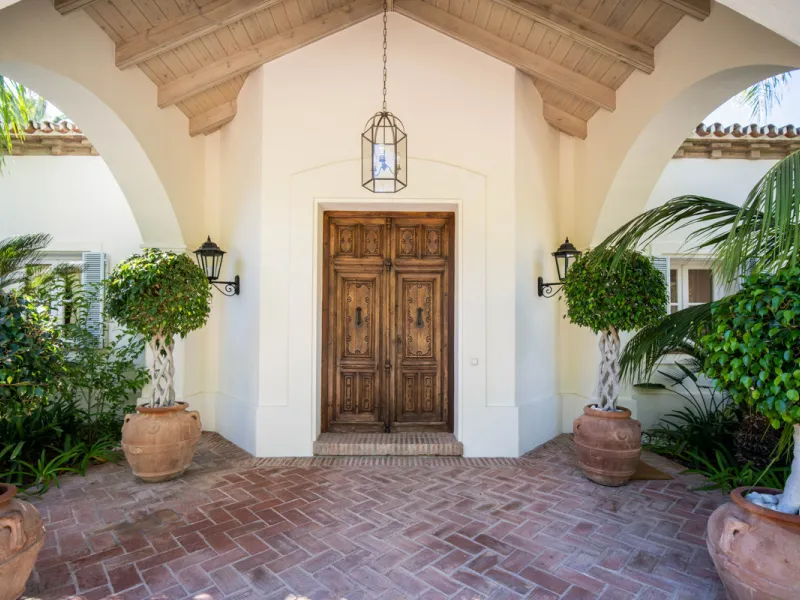 Mediterrane Villa mit außergewöhnlicher Privatsphäre in Altos Reales, Marbella