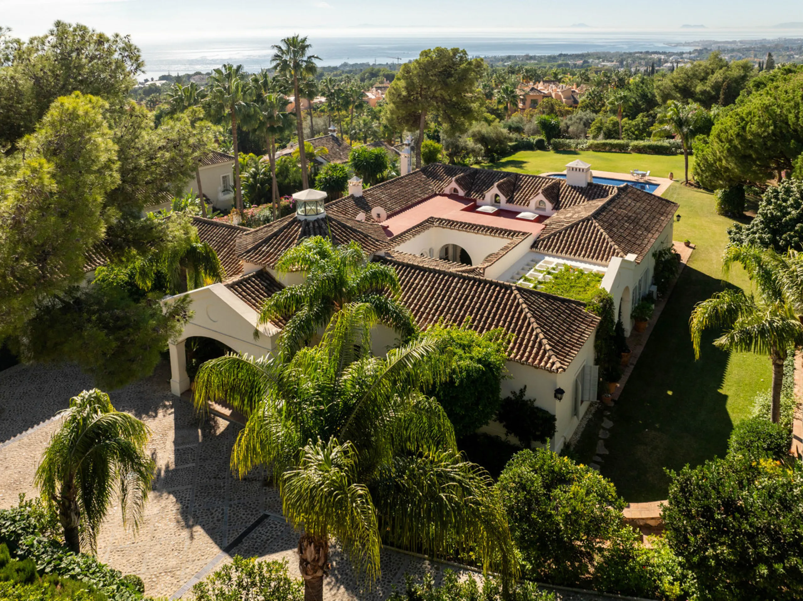 Mediterrane Villa mit außergewöhnlicher Privatsphäre in Altos Reales, Marbella