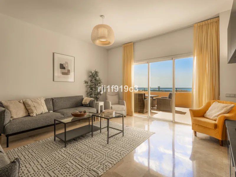 Discover this exclusive apartment in Elviria Hills, one of the most prestigious residential areas in Marbella East. With 145 m² of built area and a 32 m² terrace, this home offers the perfect balance of elegance, comfort, and a Mediterranean lifestyle.