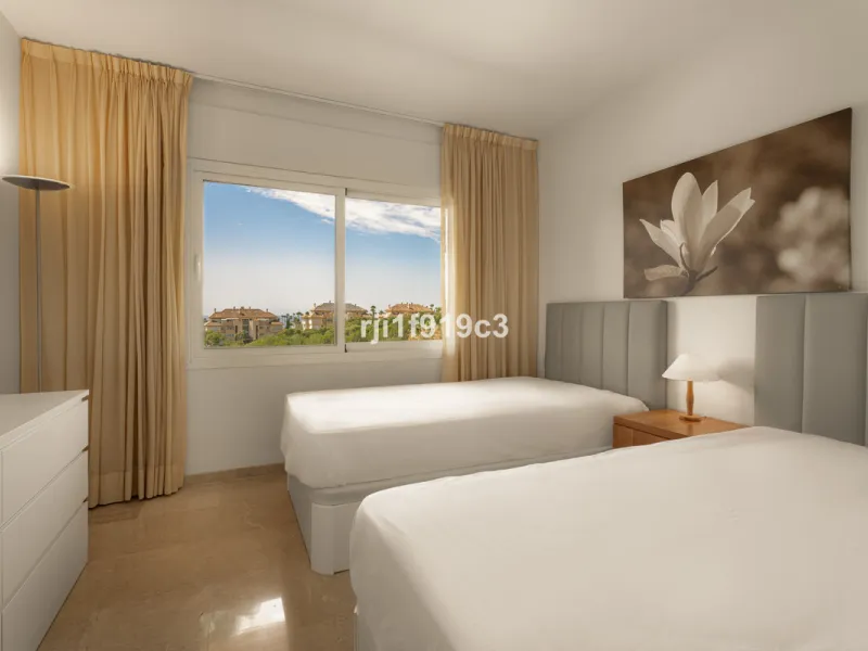 Discover this exclusive apartment in Elviria Hills, one of the most prestigious residential areas in Marbella East. With 145 m² of built area and a 32 m² terrace, this home offers the perfect balance of elegance, comfort, and a Mediterranean lifestyle.