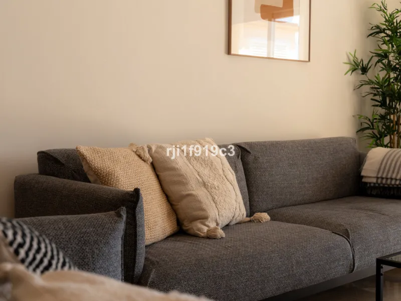 Discover this exclusive apartment in Elviria Hills, one of the most prestigious residential areas in Marbella East. With 145 m² of built area and a 32 m² terrace, this home offers the perfect balance of elegance, comfort, and a Mediterranean lifestyle.