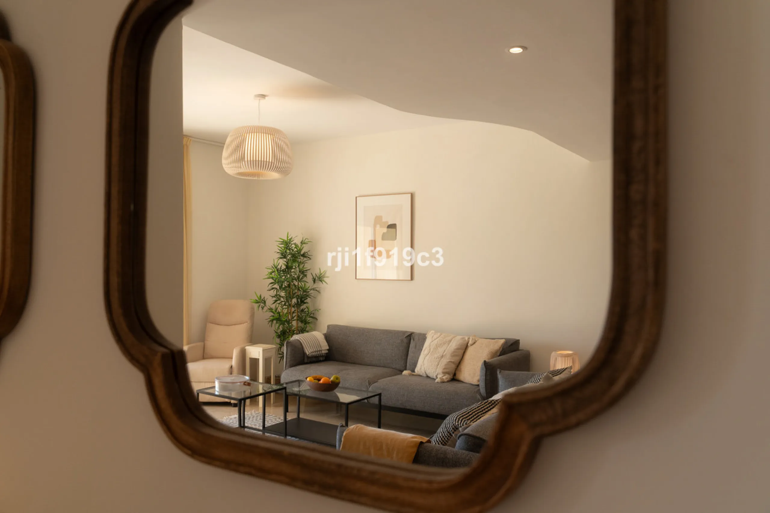 Discover this exclusive apartment in Elviria Hills, one of the most prestigious residential areas in Marbella East. With 145 m² of built area and a 32 m² terrace, this home offers the perfect balance of elegance, comfort, and a Mediterranean lifestyle.