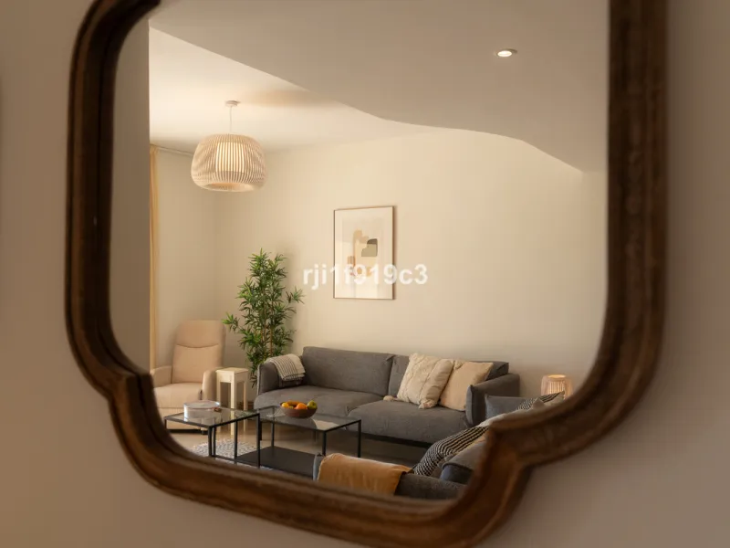 Discover this exclusive apartment in Elviria Hills, one of the most prestigious residential areas in Marbella East. With 145 m² of built area and a 32 m² terrace, this home offers the perfect balance of elegance, comfort, and a Mediterranean lifestyle.