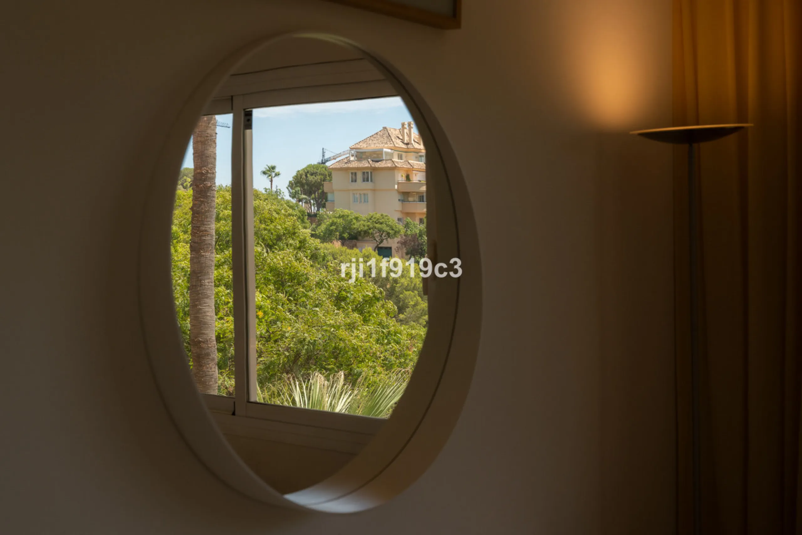 Discover this exclusive apartment in Elviria Hills, one of the most prestigious residential areas in Marbella East. With 145 m² of built area and a 32 m² terrace, this home offers the perfect balance of elegance, comfort, and a Mediterranean lifestyle.