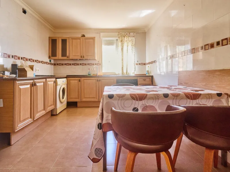 Rustic land of 63,500 m2 located in the municipality of Guaro. Partially occupied by approximately 300 olive trees, it is suitable for planting fruit trees such as almonds, aloe vera, citrus, etc.