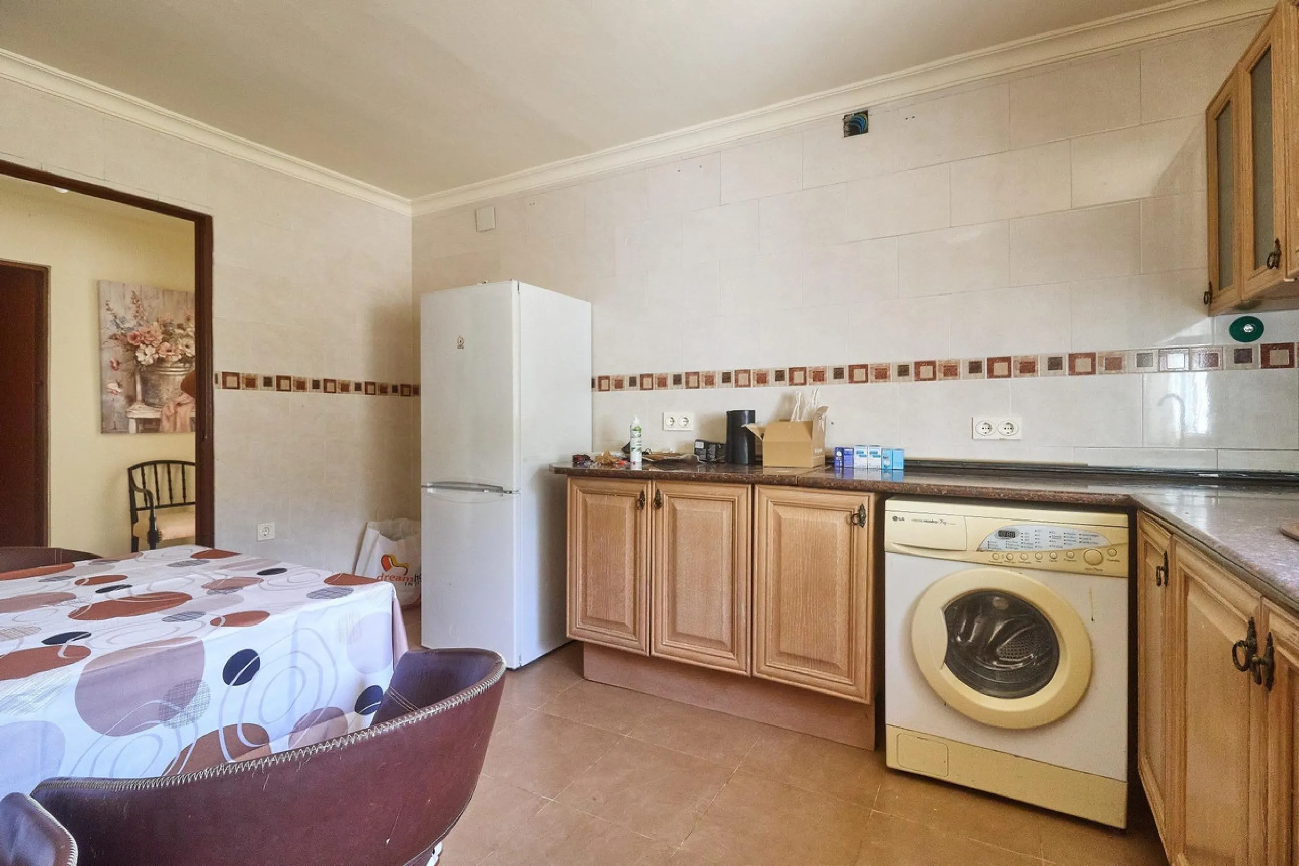 Rustic land of 63,500 m2 located in the municipality of Guaro. Partially occupied by approximately 300 olive trees, it is suitable for planting fruit trees such as almonds, aloe vera, citrus, etc.