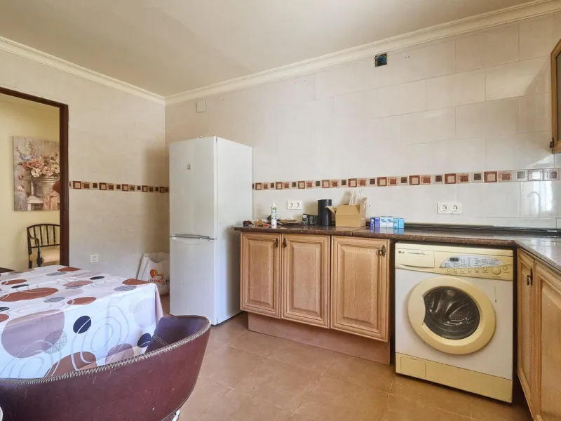 Rustic land of 63,500 m2 located in the municipality of Guaro. Partially occupied by approximately 300 olive trees, it is suitable for planting fruit trees such as almonds, aloe vera, citrus, etc.