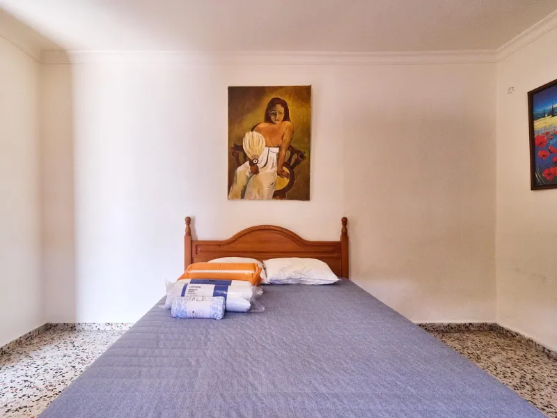 Rustic land of 63,500 m2 located in the municipality of Guaro. Partially occupied by approximately 300 olive trees, it is suitable for planting fruit trees such as almonds, aloe vera, citrus, etc.