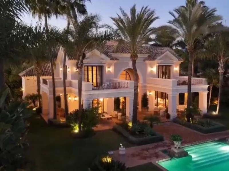 Exclusive Masterpiece – A One of a Kind Luxury Mansion in Prestigious Guadalmina Baja – Marbella