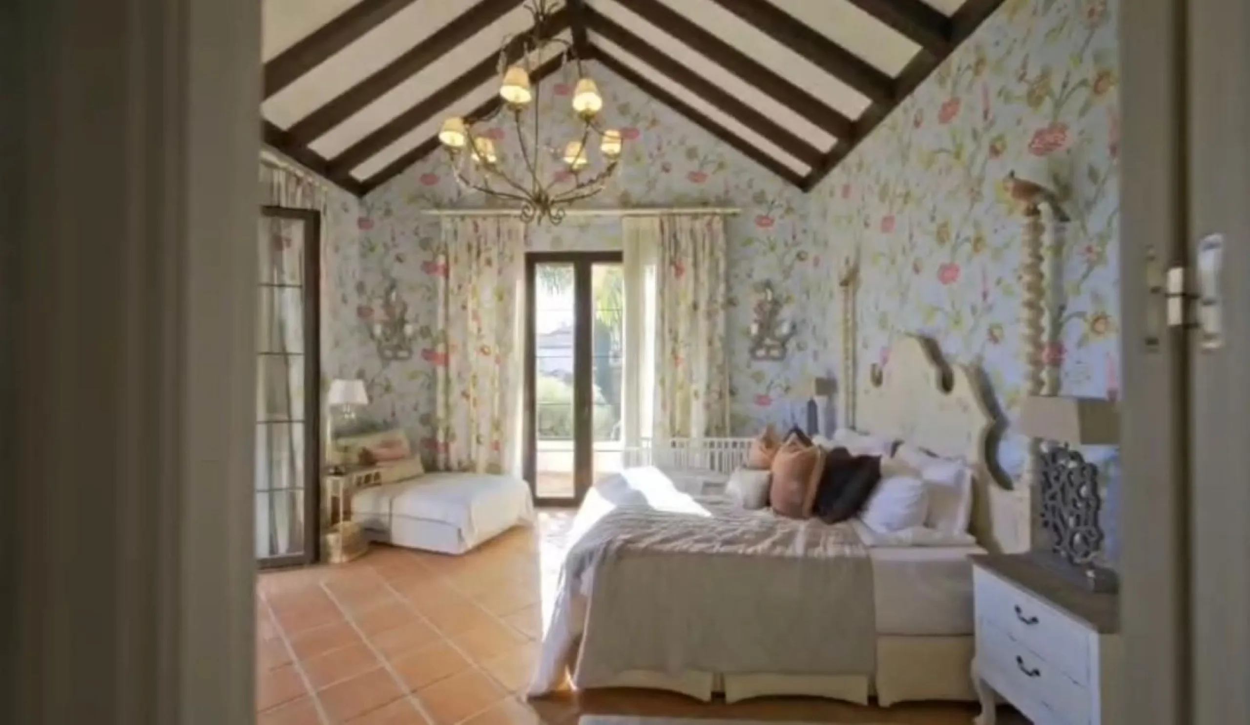 Exclusive Masterpiece – A One of a Kind Luxury Mansion in Prestigious Guadalmina Baja – Marbella