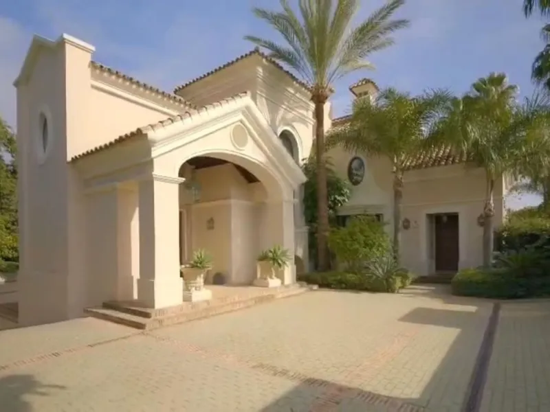 Exclusive Masterpiece – A One of a Kind Luxury Mansion in Prestigious Guadalmina Baja – Marbella