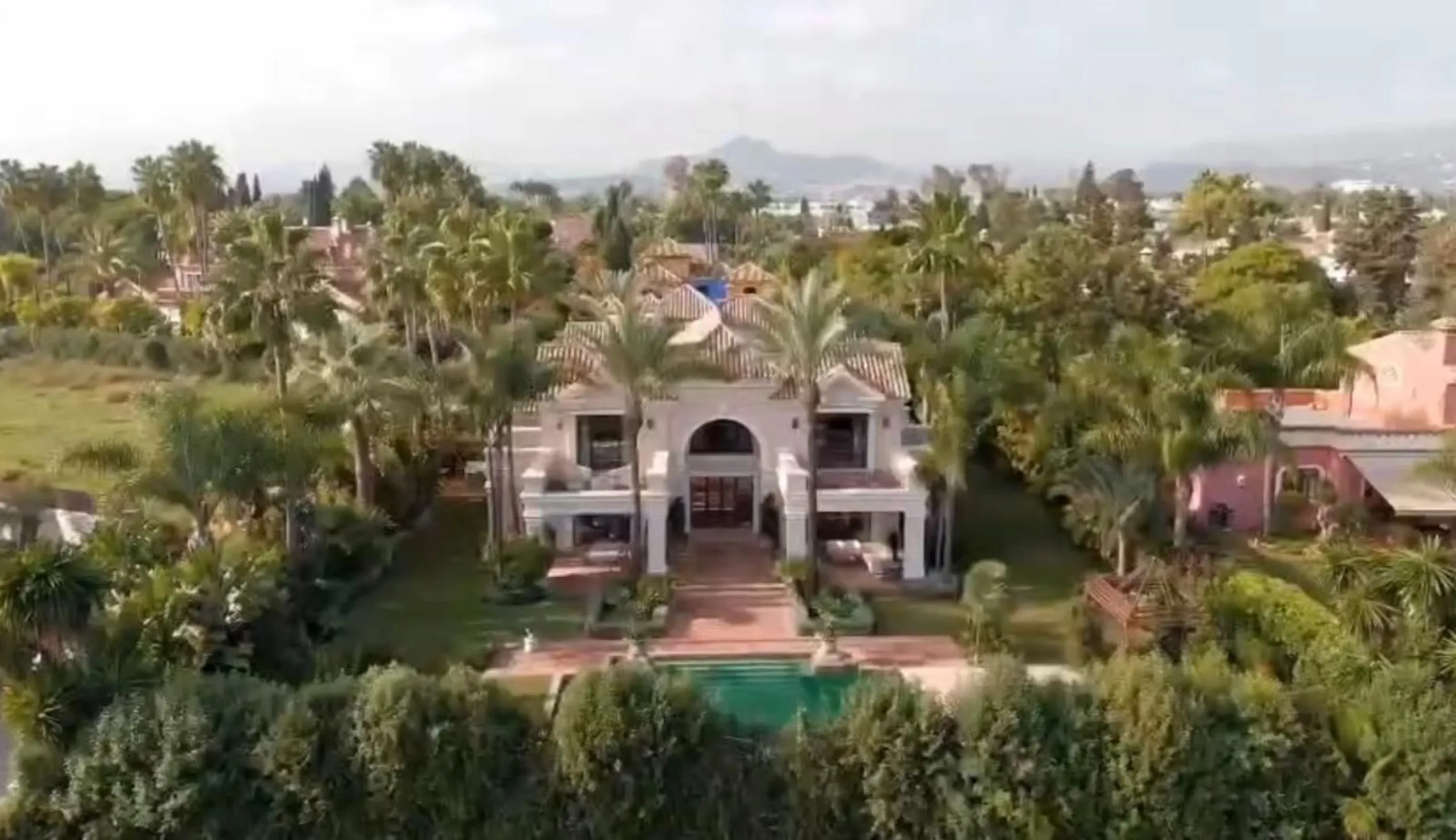 Exclusive Masterpiece – A One of a Kind Luxury Mansion in Prestigious Guadalmina Baja – Marbella