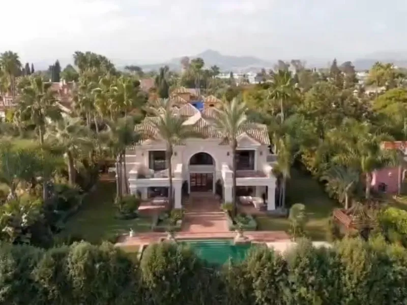 Exclusive Masterpiece – A One of a Kind Luxury Mansion in Prestigious Guadalmina Baja – Marbella