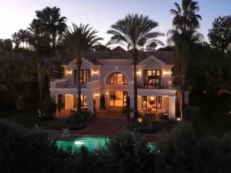 Exclusive Masterpiece – A One of a Kind Luxury Mansion in Prestigious Guadalmina Baja – Marbella