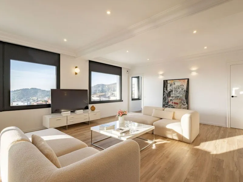 Роскошная вилла с панорамными видами и бассейном в Esplugues de Llobregat, Барселона