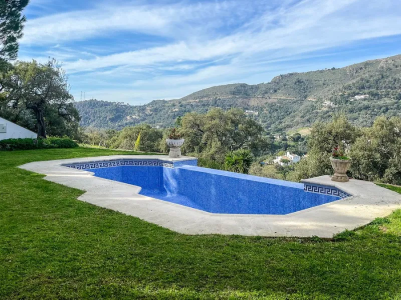 Newly constructed country home situated in a much sought after area of Casares. Built to a very high standard with beautiful mountain views.