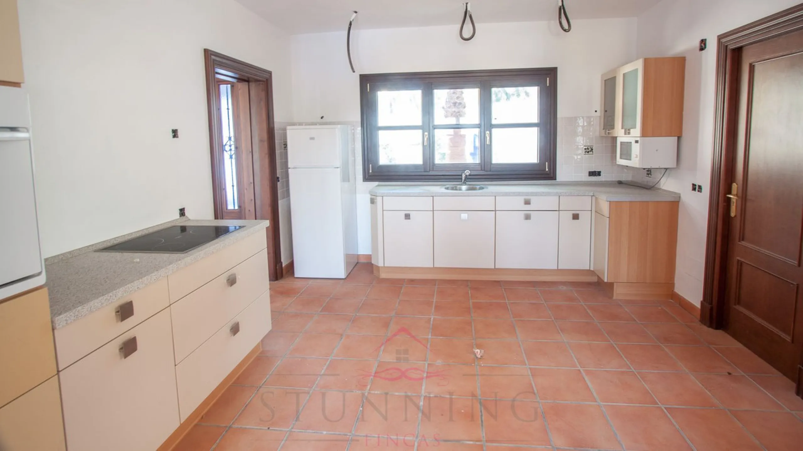 Newly constructed country home situated in a much sought after area of Casares. Built to a very high standard with beautiful mountain views.