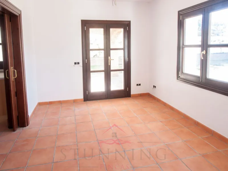 Newly constructed country home situated in a much sought after area of Casares. Built to a very high standard with beautiful mountain views.