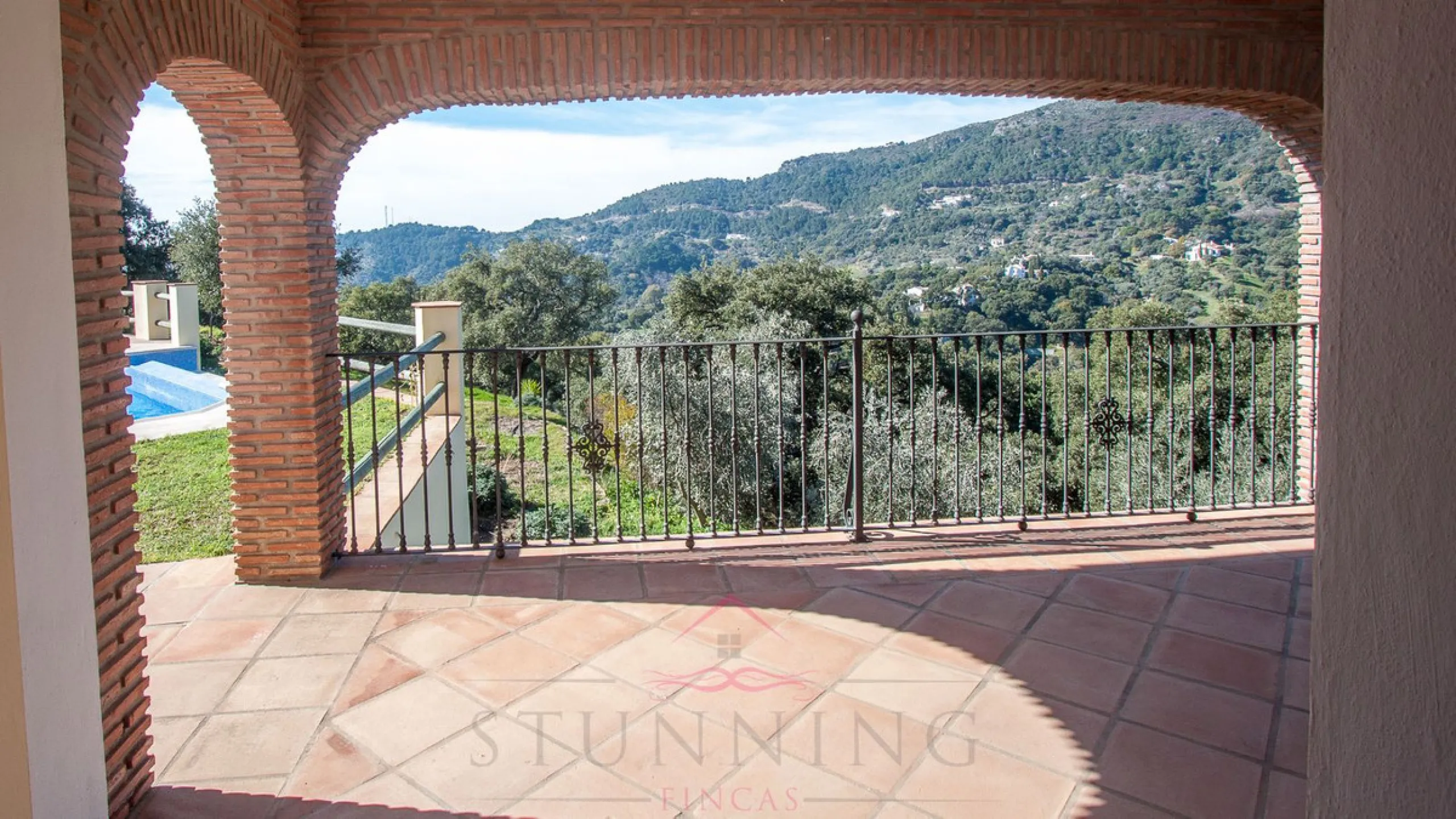 Newly constructed country home situated in a much sought after area of Casares. Built to a very high standard with beautiful mountain views.