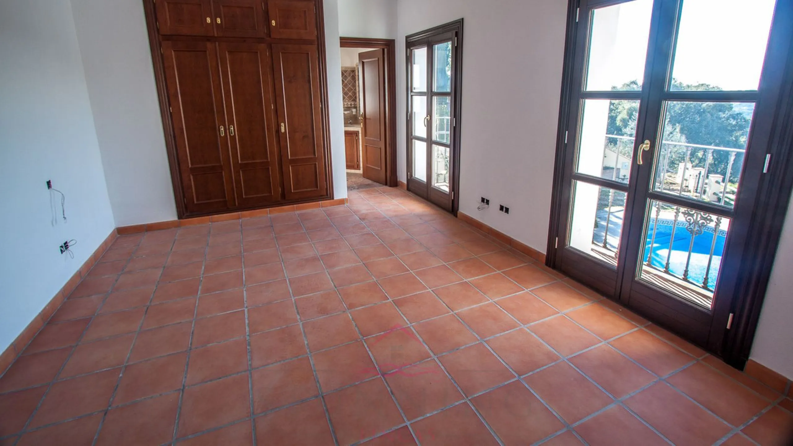 Newly constructed country home situated in a much sought after area of Casares. Built to a very high standard with beautiful mountain views.