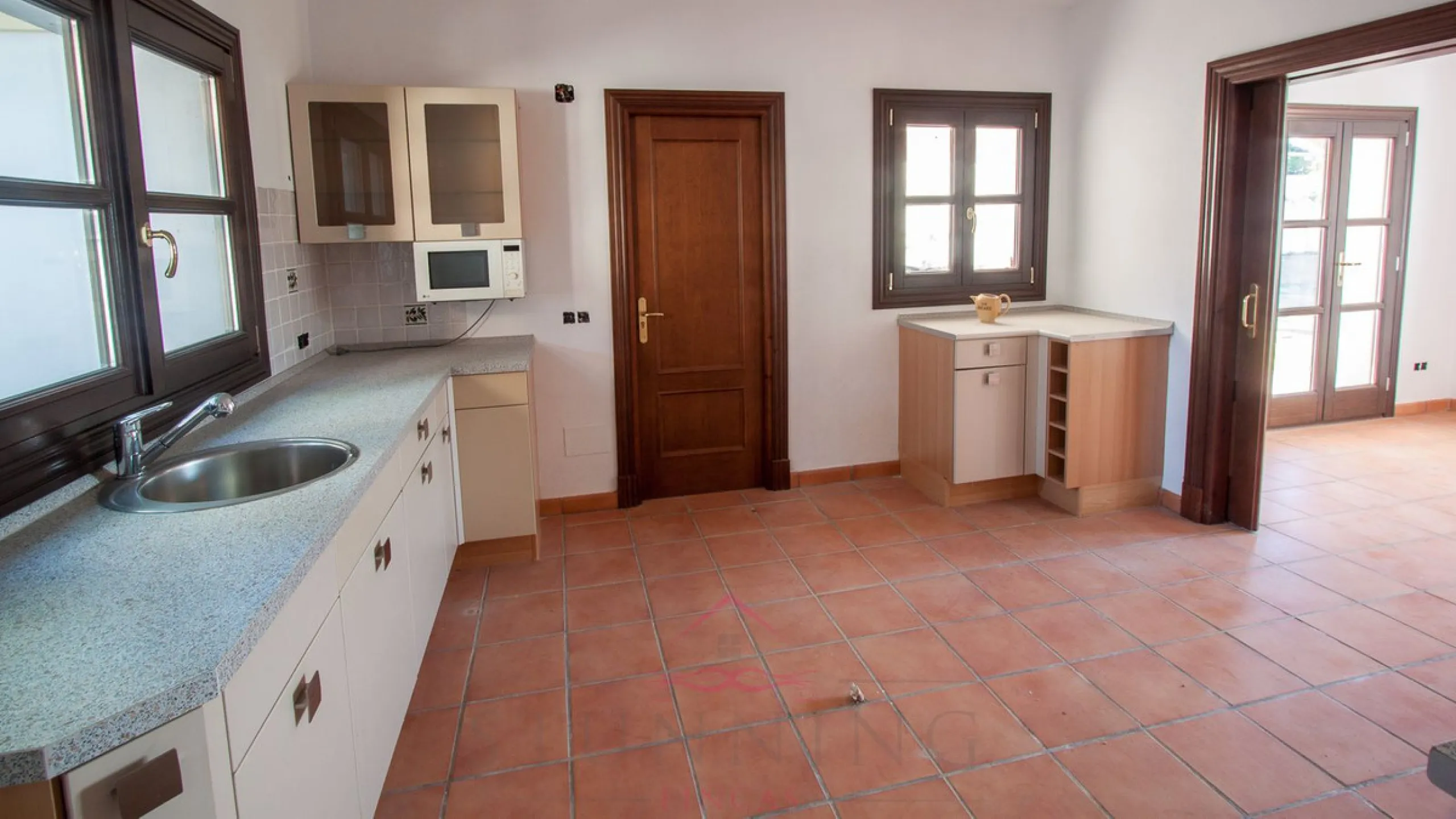 Newly constructed country home situated in a much sought after area of Casares. Built to a very high standard with beautiful mountain views.