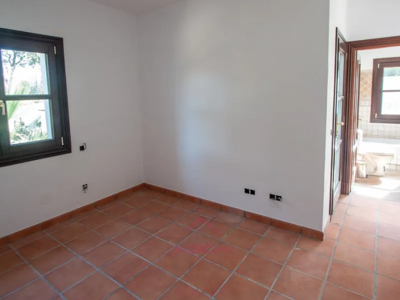 Newly constructed country home situated in a much sought after area of Casares. Built to a very high standard with beautiful mountain views.