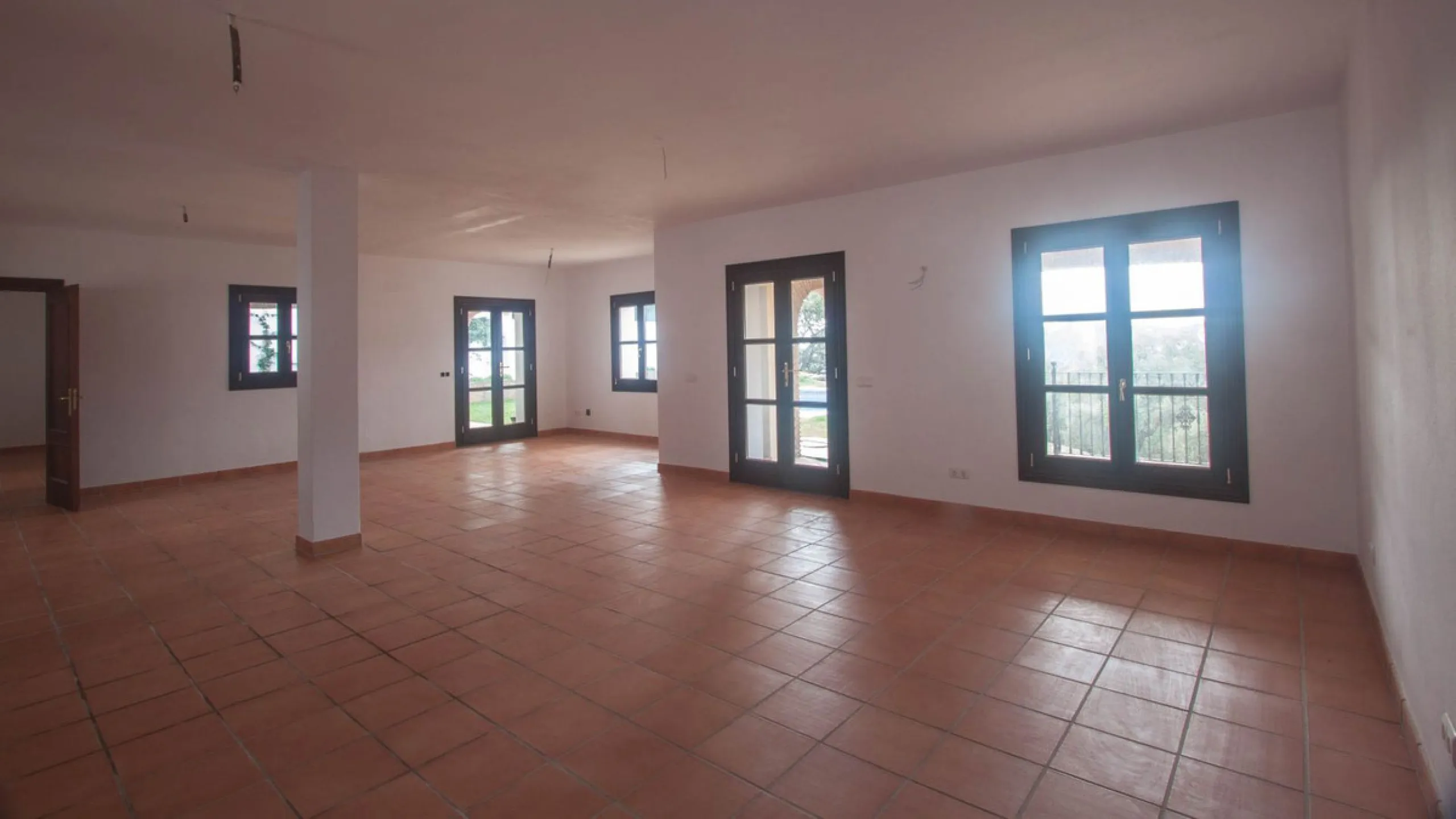 Newly constructed country home situated in a much sought after area of Casares. Built to a very high standard with beautiful mountain views.
