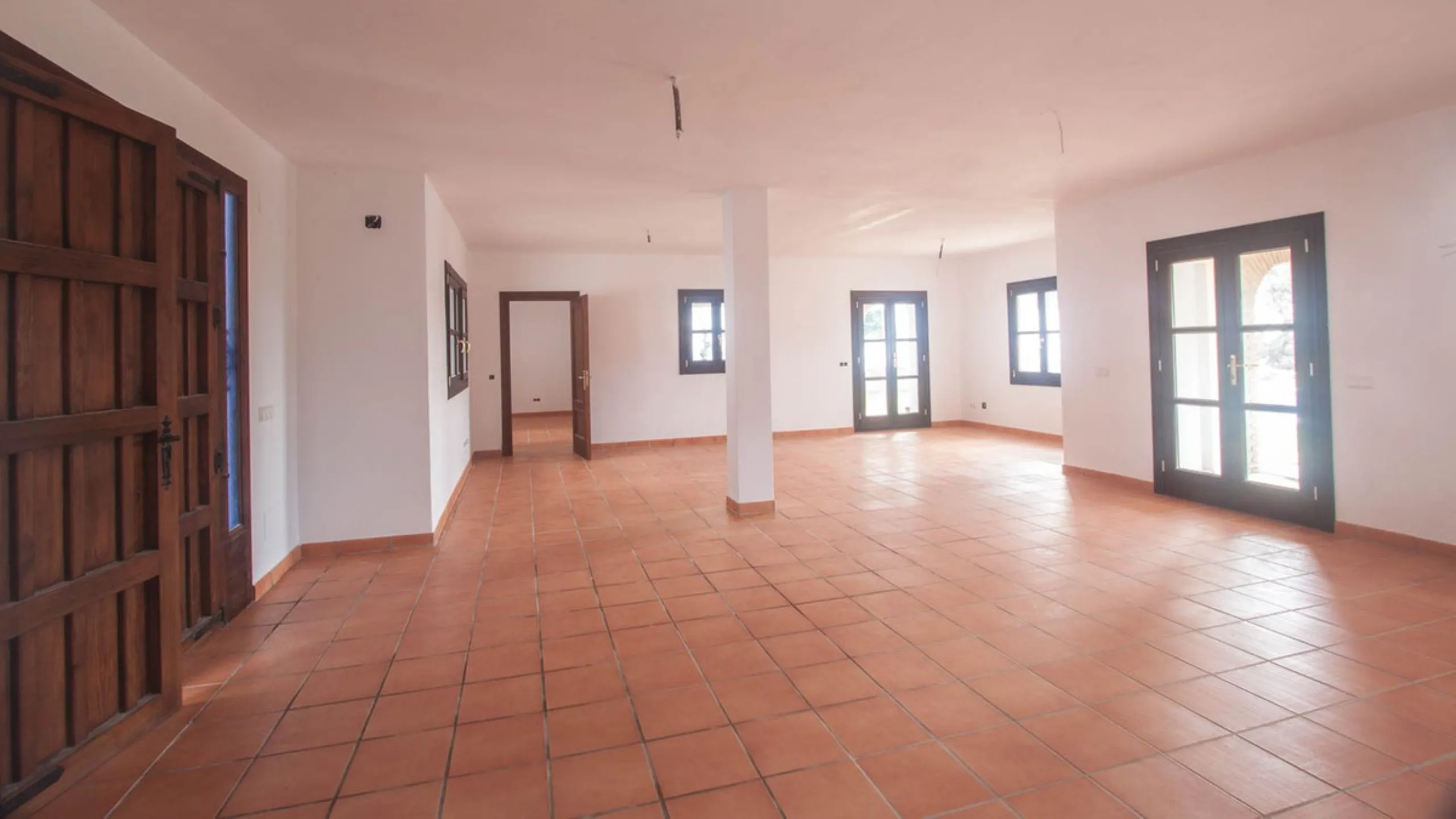 Newly constructed country home situated in a much sought after area of Casares. Built to a very high standard with beautiful mountain views.