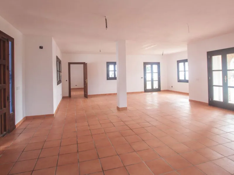 Newly constructed country home situated in a much sought after area of Casares. Built to a very high standard with beautiful mountain views.