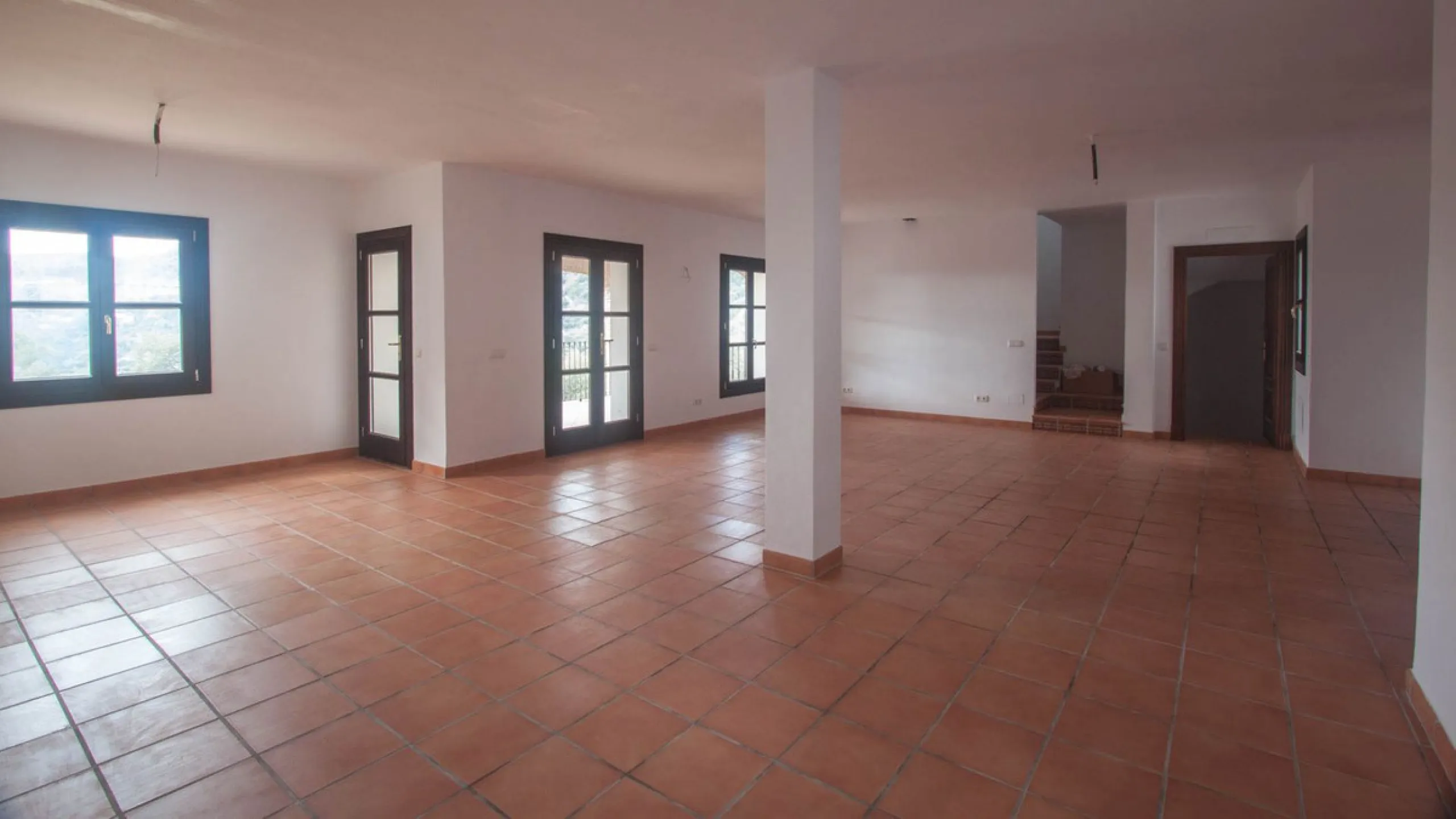 Newly constructed country home situated in a much sought after area of Casares. Built to a very high standard with beautiful mountain views.