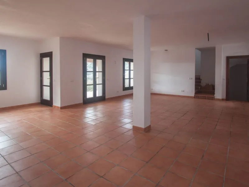 Newly constructed country home situated in a much sought after area of Casares. Built to a very high standard with beautiful mountain views.