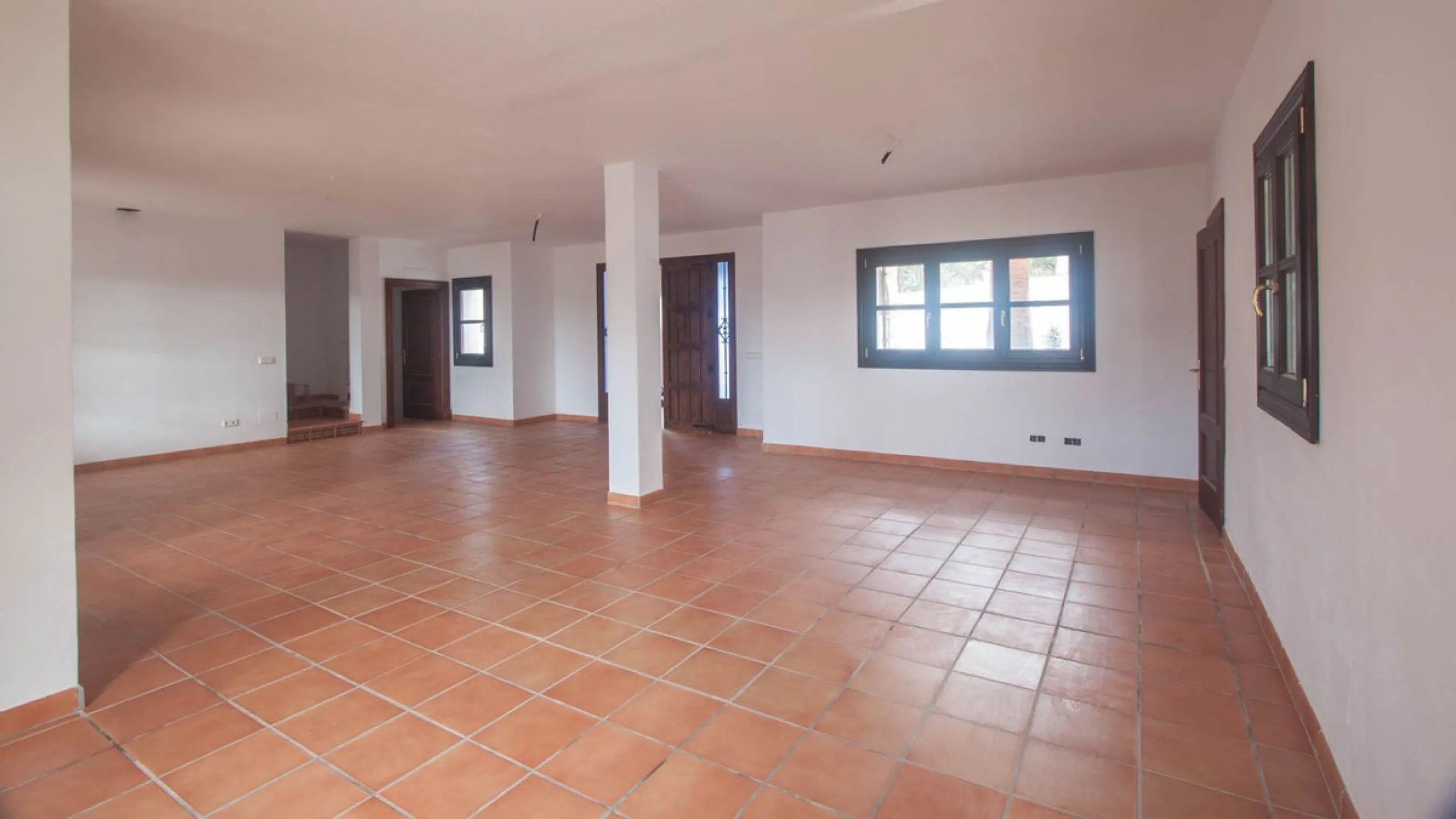 Newly constructed country home situated in a much sought after area of Casares. Built to a very high standard with beautiful mountain views.