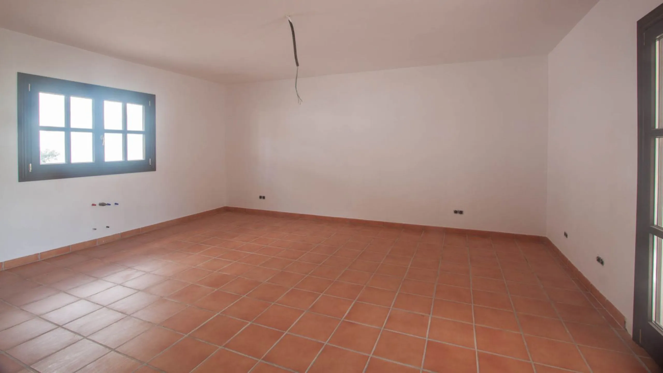 Newly constructed country home situated in a much sought after area of Casares. Built to a very high standard with beautiful mountain views.