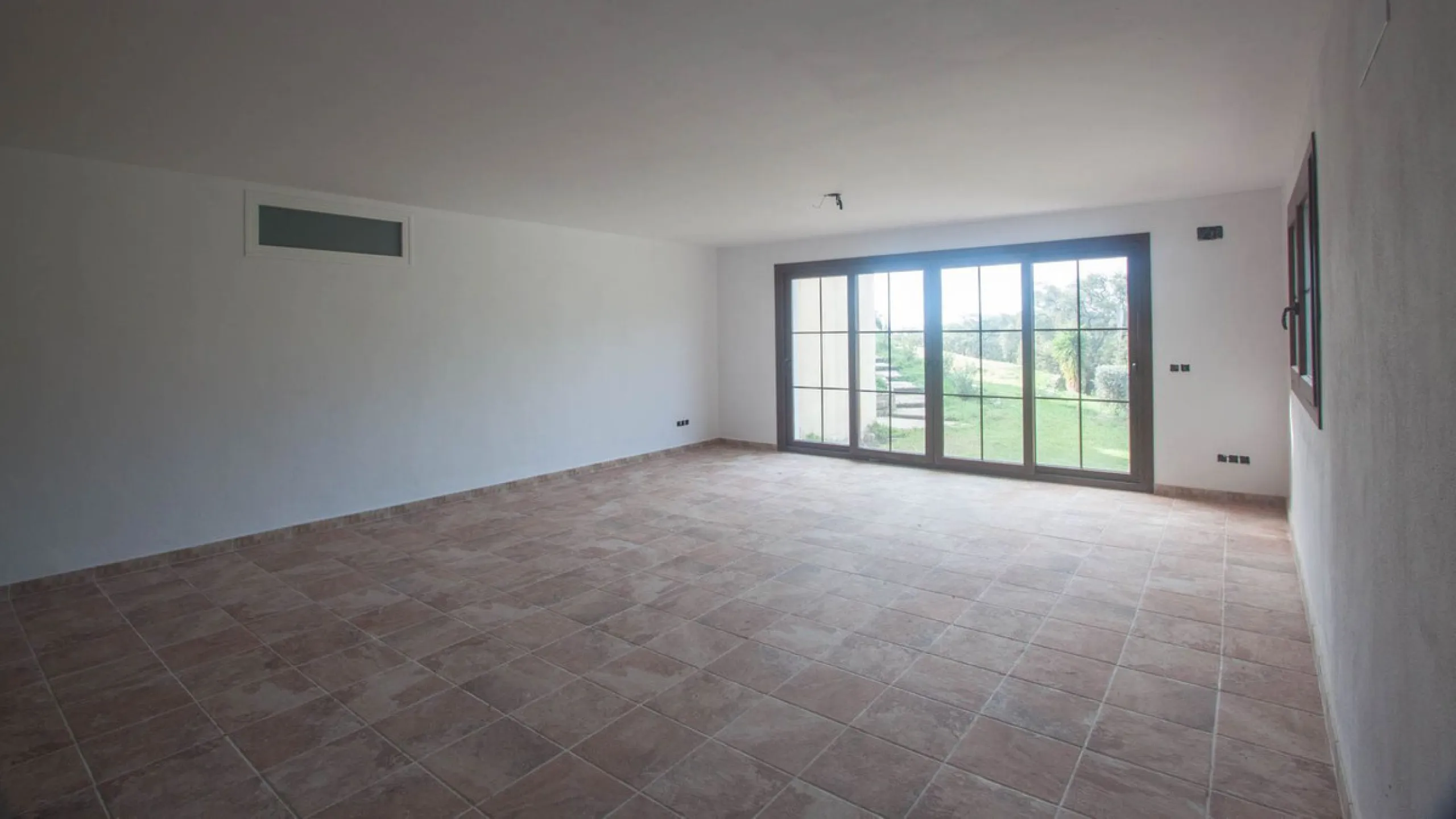 Newly constructed country home situated in a much sought after area of Casares. Built to a very high standard with beautiful mountain views.