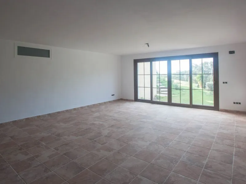 Newly constructed country home situated in a much sought after area of Casares. Built to a very high standard with beautiful mountain views.