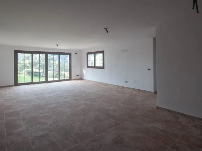 Newly constructed country home situated in a much sought after area of Casares. Built to a very high standard with beautiful mountain views.