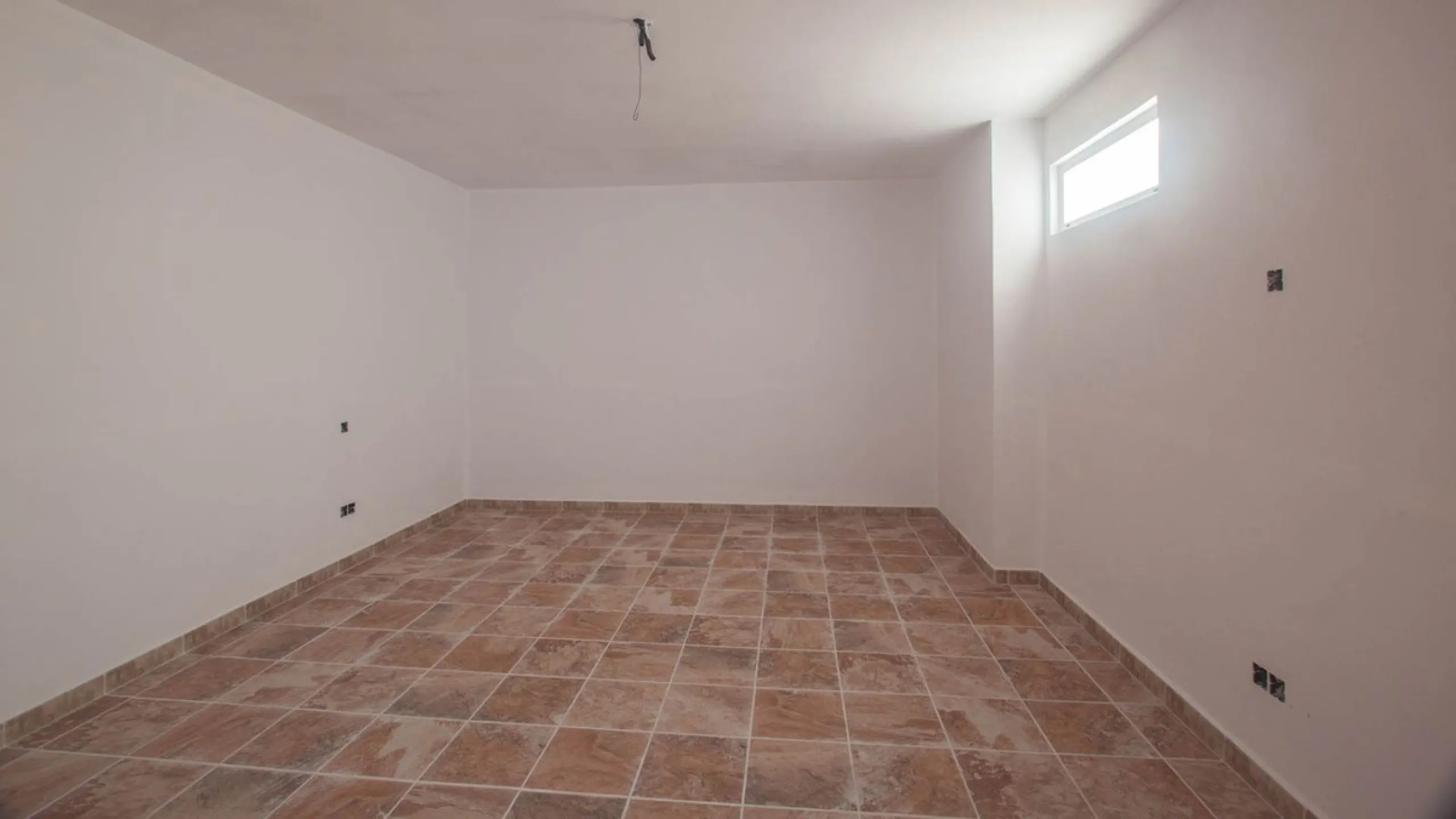 Newly constructed country home situated in a much sought after area of Casares. Built to a very high standard with beautiful mountain views.