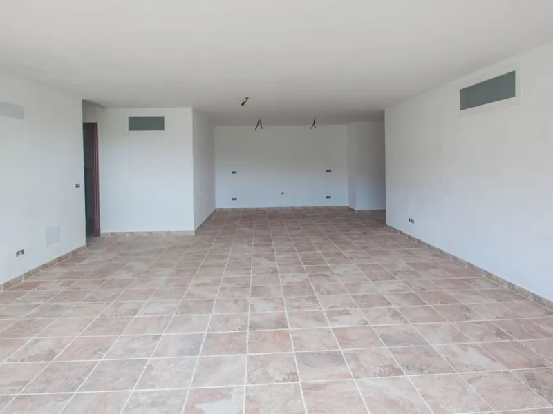 Newly constructed country home situated in a much sought after area of Casares. Built to a very high standard with beautiful mountain views.