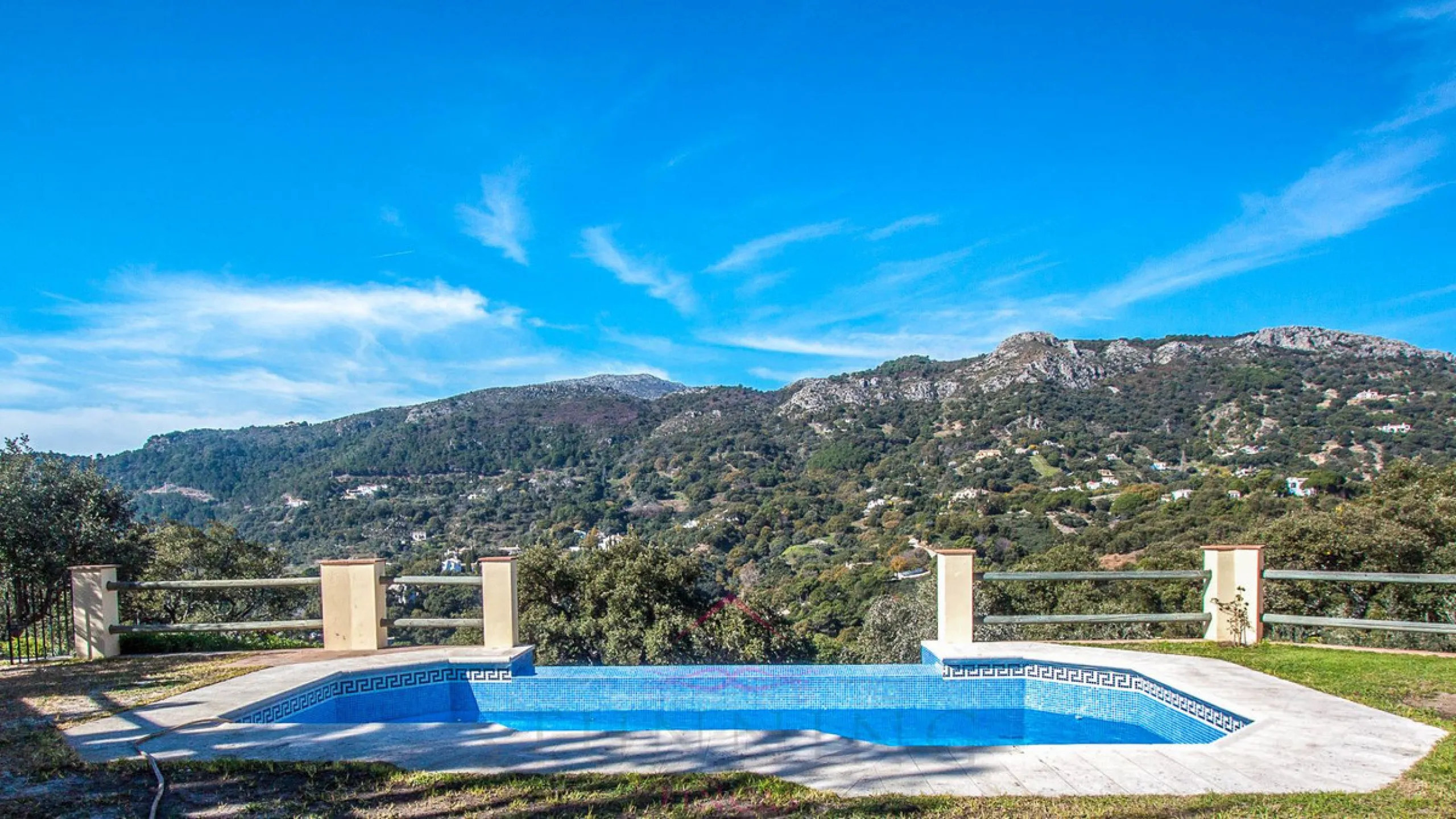 Newly constructed country home situated in a much sought after area of Casares. Built to a very high standard with beautiful mountain views.