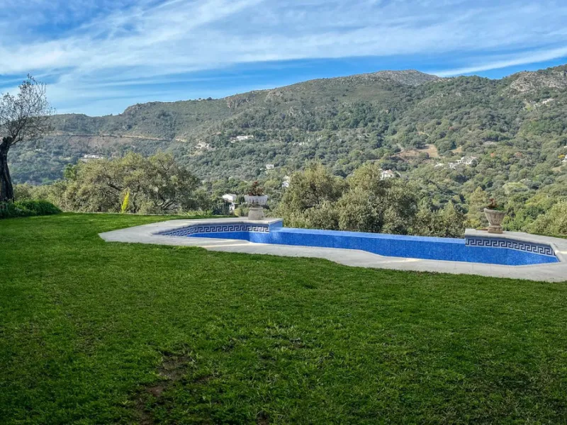 Newly constructed country home situated in a much sought after area of Casares. Built to a very high standard with beautiful mountain views.