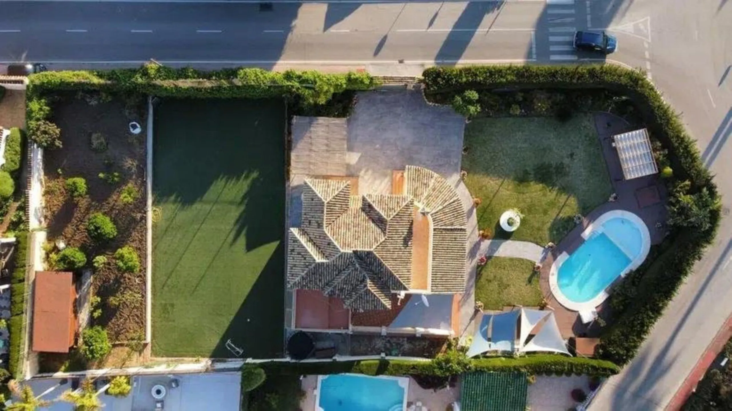 House - Detached Villa в продаже в Marbella, Málaga. В доме 6 спален и 4 ванных комнат. Площадь дома 300 м². Площадь участка 1897 м²