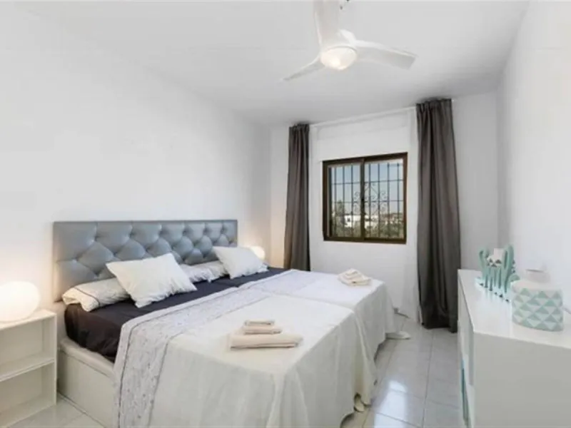 House - Detached Villa в продаже в Marbella, Málaga. В доме 6 спален и 4 ванных комнат. Площадь дома 300 м². Площадь участка 1897 м²