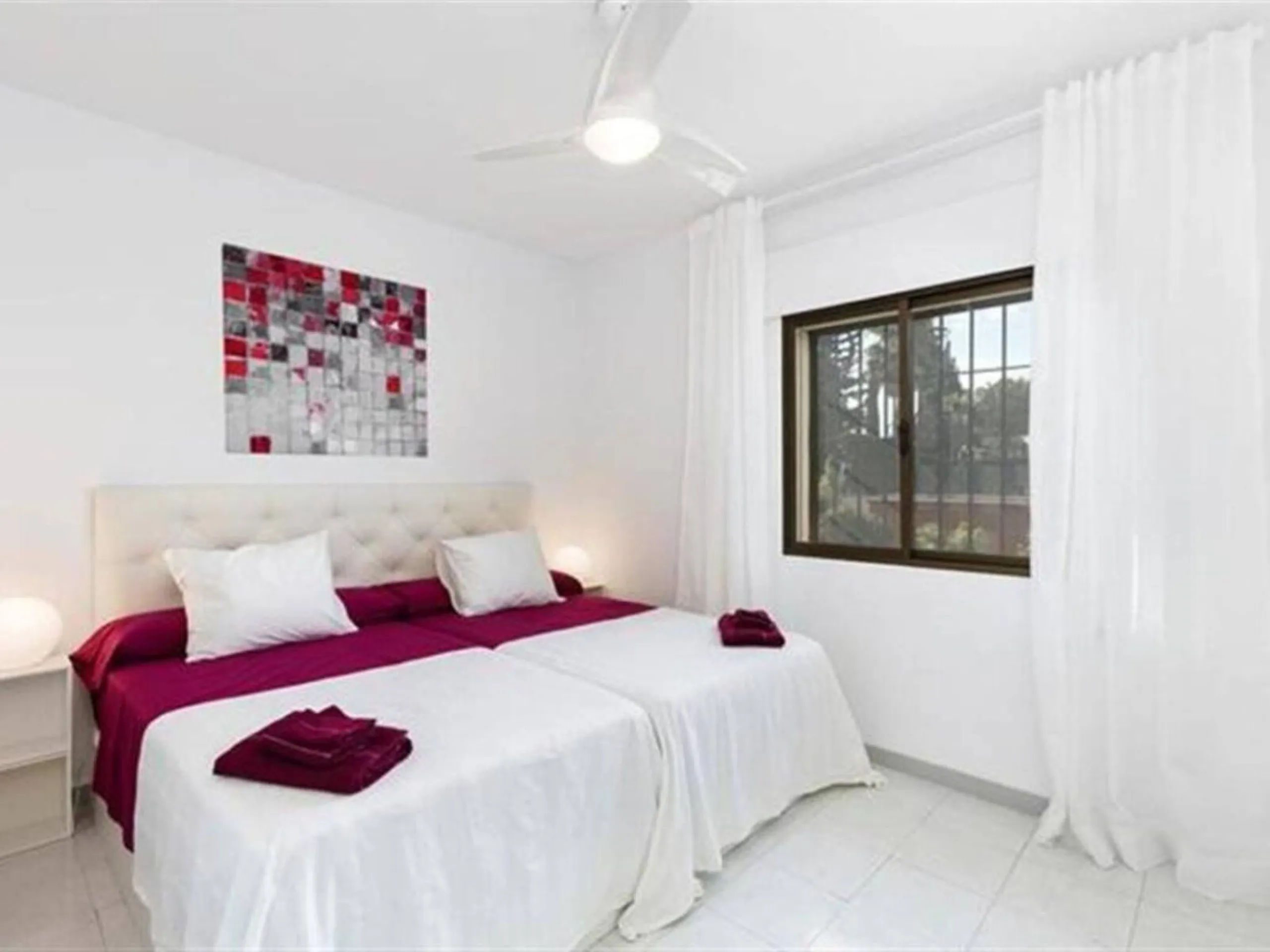 House - Detached Villa в продаже в Marbella, Málaga. В доме 6 спален и 4 ванных комнат. Площадь дома 300 м². Площадь участка 1897 м²