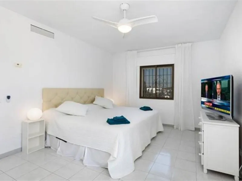House - Detached Villa в продаже в Marbella, Málaga. В доме 6 спален и 4 ванных комнат. Площадь дома 300 м². Площадь участка 1897 м²