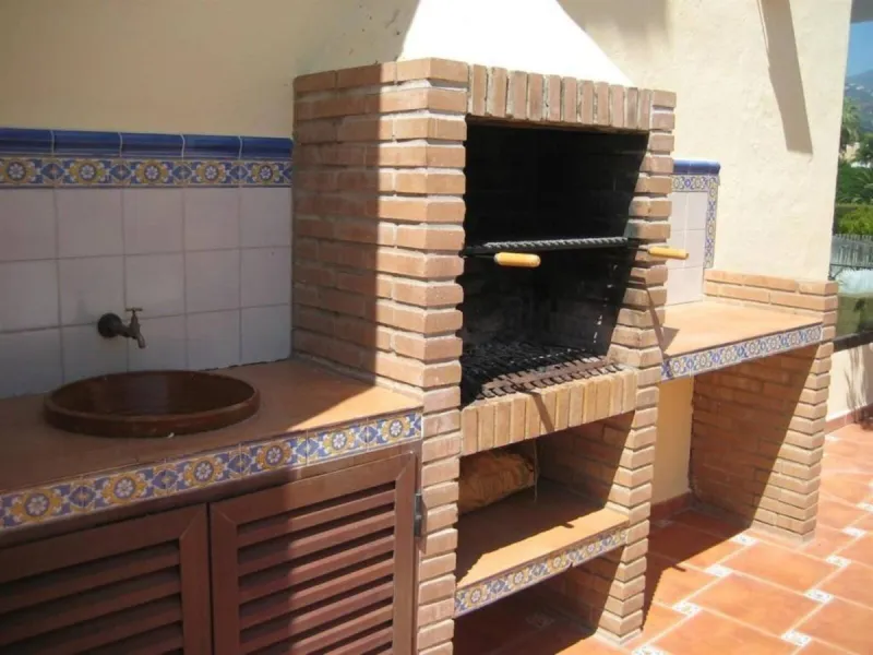 House - Detached Villa в продаже в Marbella, Málaga. В доме 6 спален и 4 ванных комнат. Площадь дома 300 м². Площадь участка 1897 м²