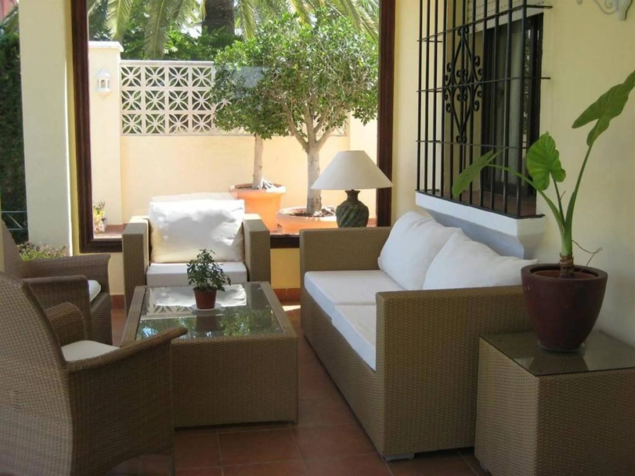 House - Detached Villa в продаже в Marbella, Málaga. В доме 6 спален и 4 ванных комнат. Площадь дома 300 м². Площадь участка 1897 м²
