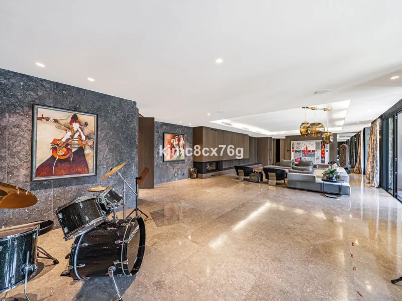 Located in the prestigious Guadalmina area, this exceptional villa seamlessly blends modern elegance with the serenity of a golf-front retreat. Just moments from world-class courses, golden beaches, and upscale amenities, it offers the perfect balance of 