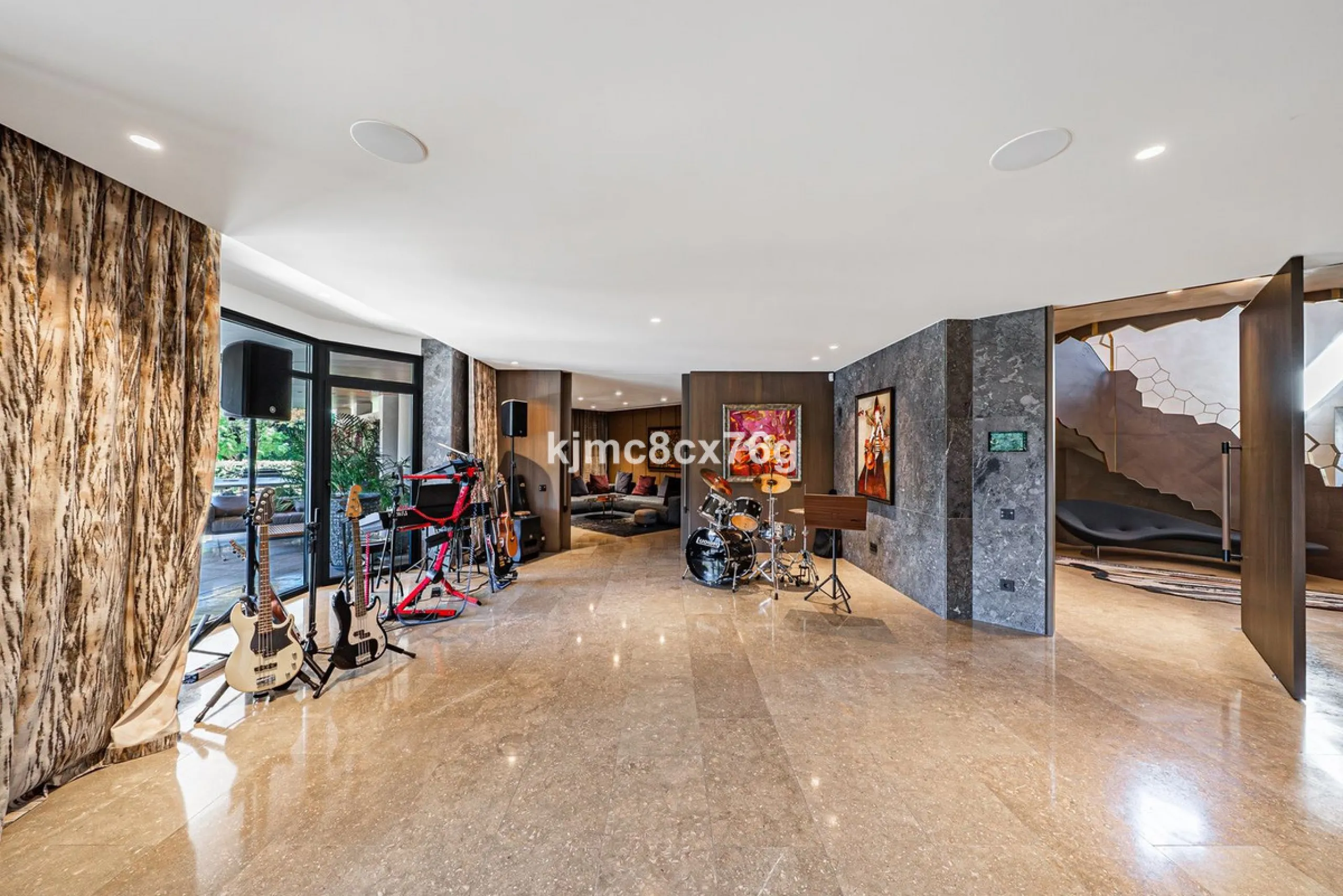 Located in the prestigious Guadalmina area, this exceptional villa seamlessly blends modern elegance with the serenity of a golf-front retreat. Just moments from world-class courses, golden beaches, and upscale amenities, it offers the perfect balance of 